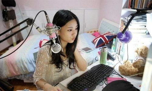 蜂王美女主播,引领网络直播新潮流的蜂后风采